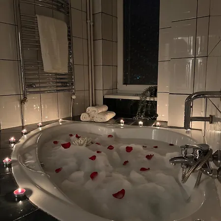 Romantic Bathtube Cismigiu Park 2 Apartment Bucharest